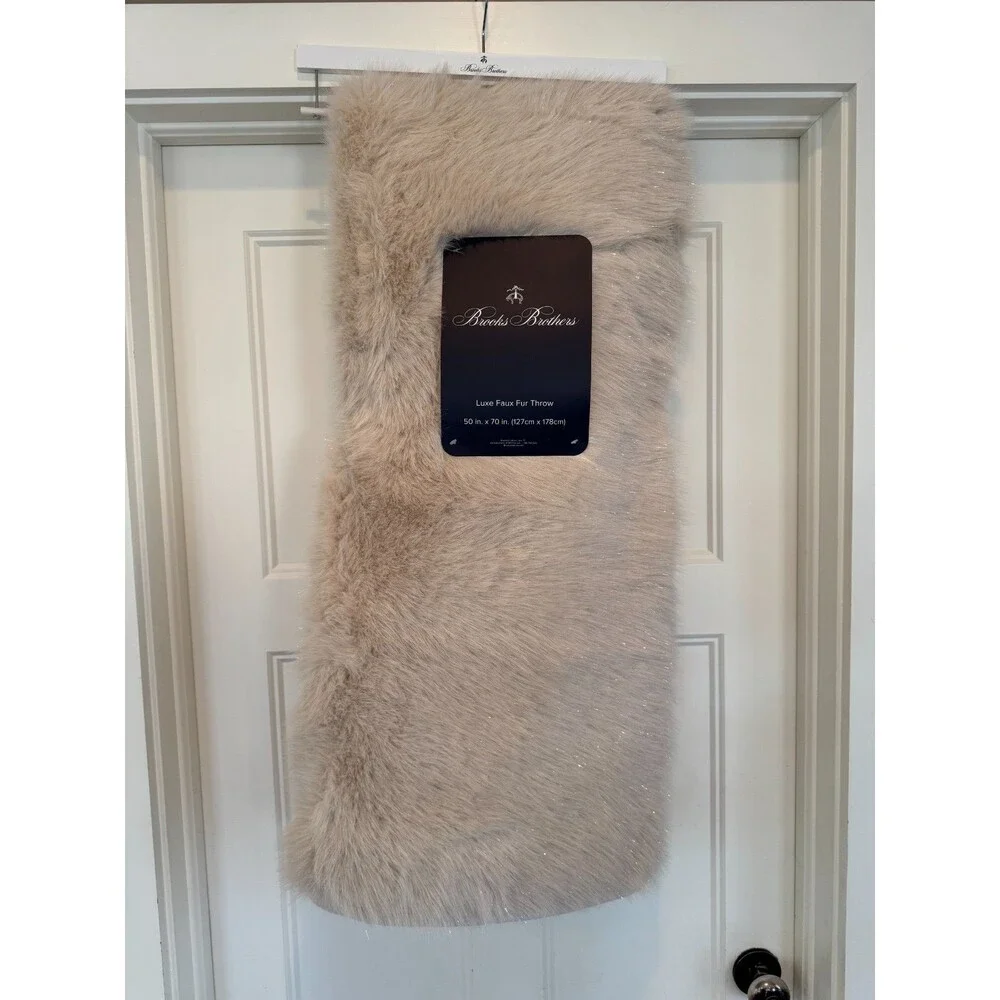 Brooks Brothers Luxe Faux Fur Throw In Beige With Sparkling Strands Cozy, NEW